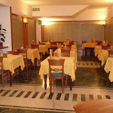 Hotel Centrale Сан-Пеллегрино-Терме Экстерьер фото